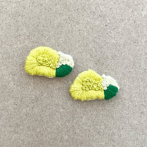 lime green刺繍ピアス