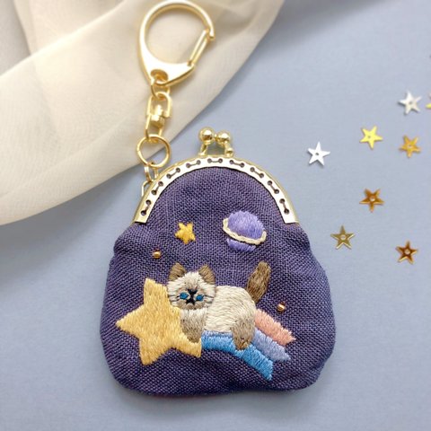 夜空と猫の刺繍ミニがま口