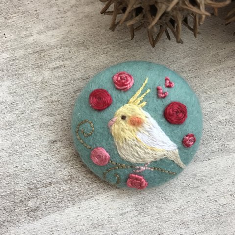 オカメインコ&バラ 刺繍ブローチ