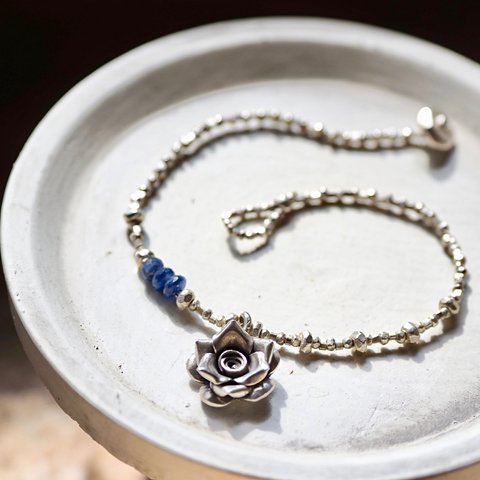 -Flower charm・Blue sapphire- silver bracelet