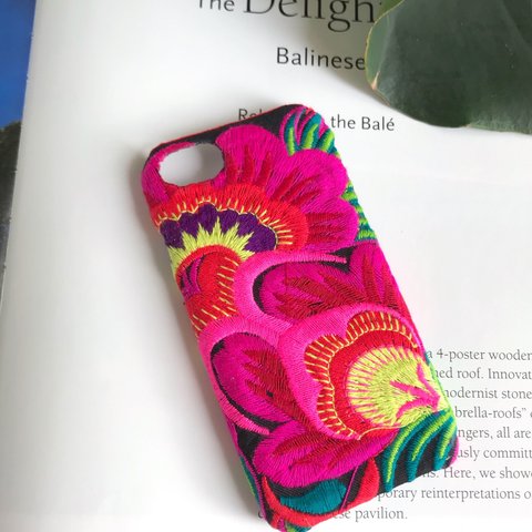 モン族の花刺繍iPhoneケース