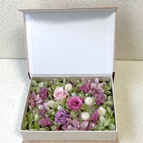 薔薇のボックスアレンジ：ピンク薄紫プリザーブドフラワー花ブリザードフラワー結婚式誕生日プリザ薔薇プレゼント誕生日バラギフト花器サプライズ退職祝い