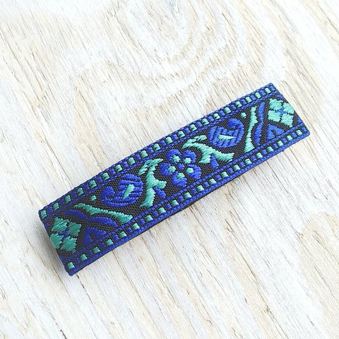 青の刺繍リボンバレッタ