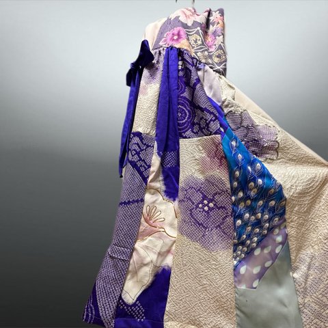 シルエット変形ワンピースドレス　正絹反物オフホワイト×振袖絞りや紫　和柄　着物リメイク　リボン布で自由自在　ドレープノースリーブ　丈120