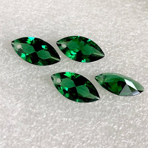 緑　グリーン☆5個入り☆方穴有り•マーキス形☆7x14mm☆合成キュービックジルコニア•CZ