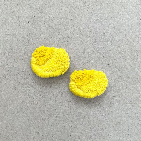 mimosa刺繍ピアス