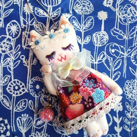 妖精猫 １３ｃｍ　まつ毛キラキラ✨春　さくら柄　桜　紫　ドールチャーム