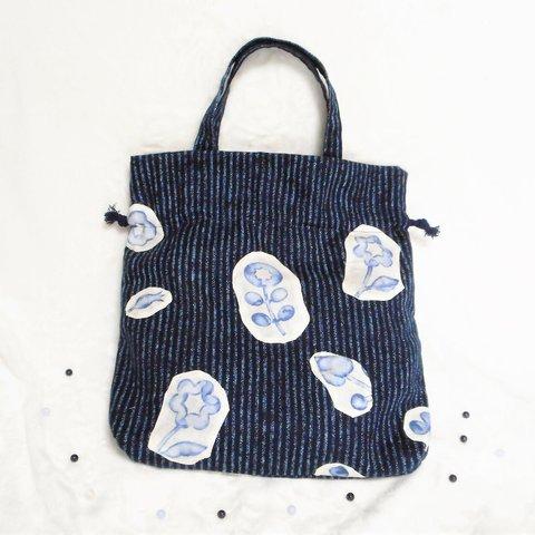 水彩調の花と和柄の巾着バッグ(紺の縞と草花)