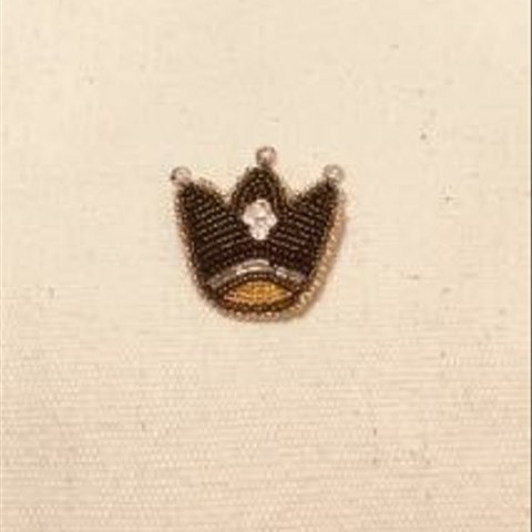 ビーズ刺繍ブローチ　crown