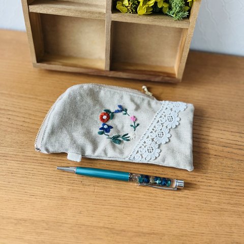 カーブ型ファスナーペンケース*刺繍とレース　267