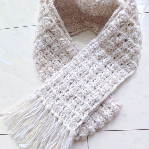 マフラー シルバー ラメ 白 ホワイト フリンジ 模様 編み 手編み 編み物 