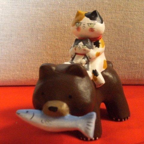 【北海道～♪】猫さん、北海道の熊に2人乗り。