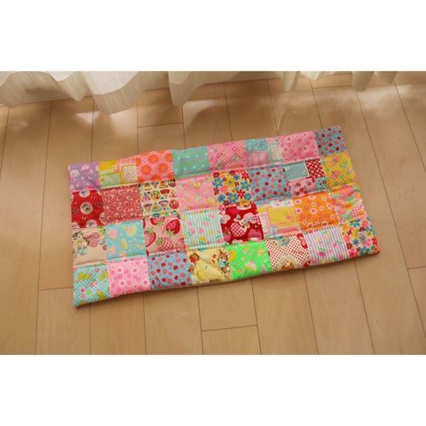 【 特別価格・限定１ 】レトロ可愛い　パッチワークマット　４２ｃｍ×８７ｃｍ