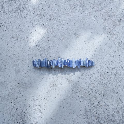 tear blue long barrette【 天然石　バレッタ　おしゃれ　　カヤナイト　不揃い　ﾛﾝｸﾞﾊﾞﾚｯﾀ ﾍｱｱｸｾｻﾘｰ  ブルー　ヘアアレンジ　ﾌｫｰﾏﾙ ｶｼﾞｭｱﾙ　】 