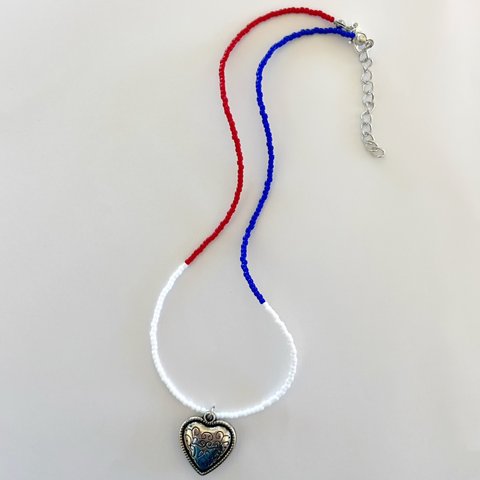 silver heart necklace. 3