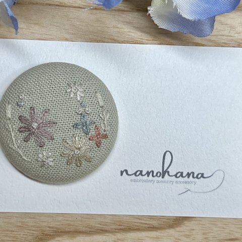  刺繍くるみボタン（ブローチ/ヘアゴム）