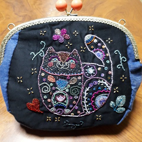 ビーズ刺繍　ポーチ大　猫