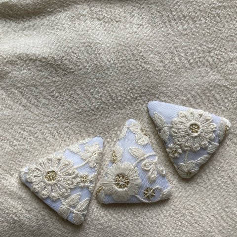 刺繍花柄パッチンピン