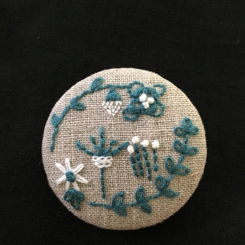 ハンドメイド☆刺繍のブローチ