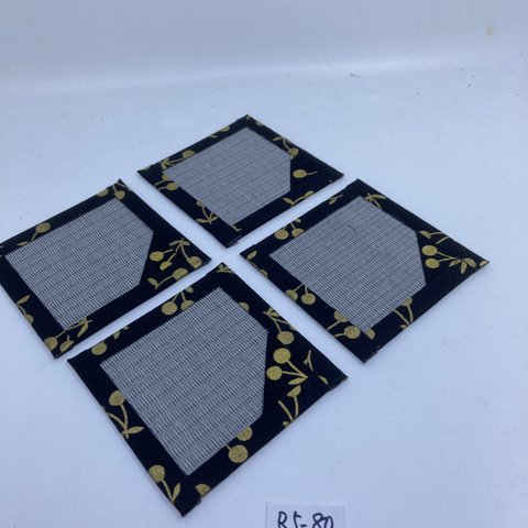 グレーメセキ畳に黒さくらんぼ柄のコースター4枚組 R5-80