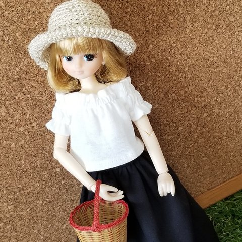 白オフショルトップス・リカちゃんブライスの洋服(袖口ゴム入り)