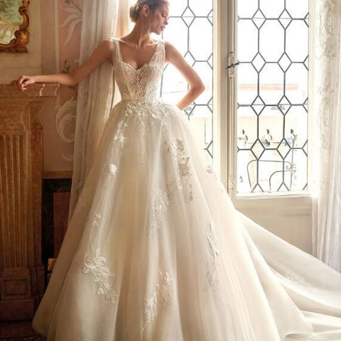 ウエディングドレス キャミソール キラキラ光る刺繍 ソフトチュール 背中見せ 花嫁 ロングドレス