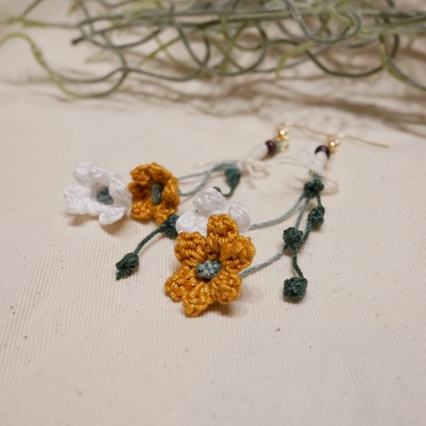 ❁⃘手編み･レース糸❁⃘揺れるお花のピアス