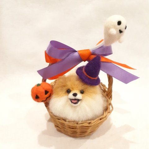 羊毛フェルトのハロウィン飾り　ポメラニアンバスケット