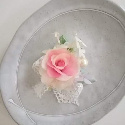 薔薇とすみれ＊小さい染め布花コサージュ