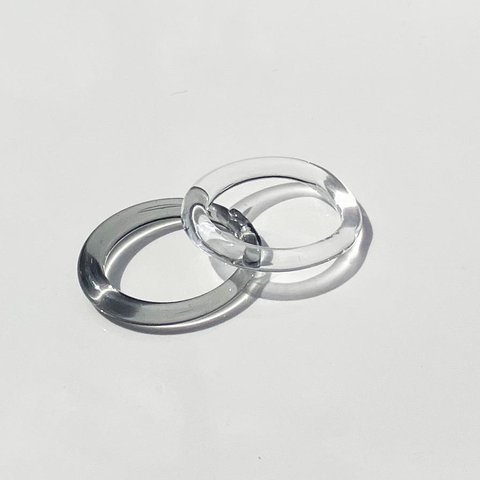 クリアグレー　細身・軽やかリング　シンプル・ストレートのガラスの指輪