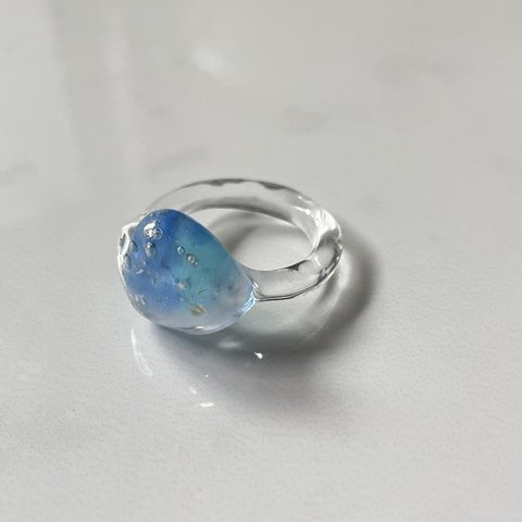 海を包んだガラスの指輪