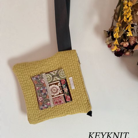 韓国　ヌビ生地のスクエアバッグ　刺繍リボン