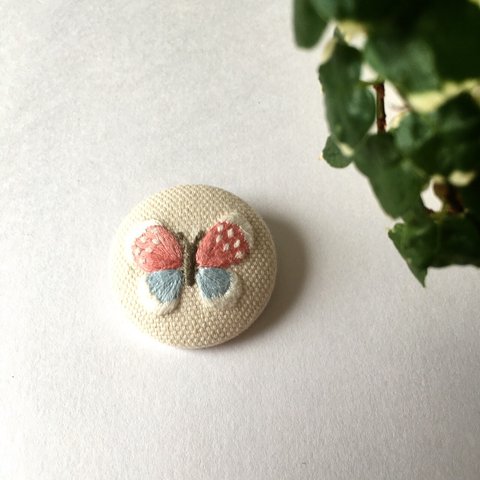 刺繍 ブローチ ピンク の 蝶