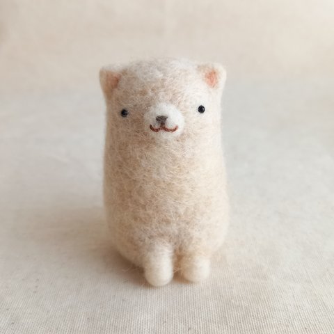 羊毛フェルトで作った猫(クリーム色)