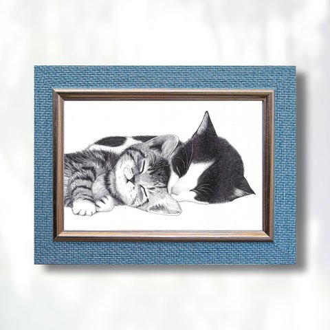 アートフレーム　仲良くお寝んねする二匹の猫　ペン画プリント　サックスブルー額