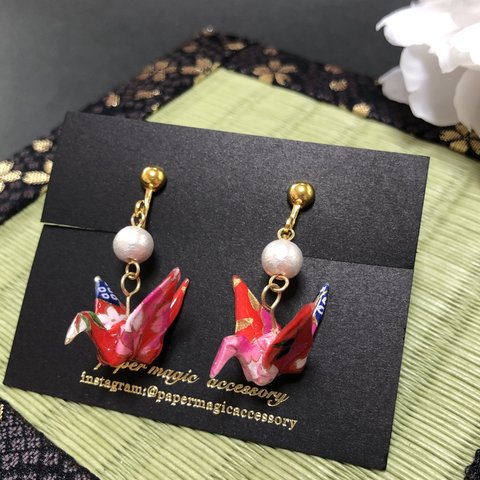 折り鶴イヤリング/ピアス(鹿の子花柄赤)【 友禅和紙 × ORIGAMI アクセサリー 】＊受注生産品＊