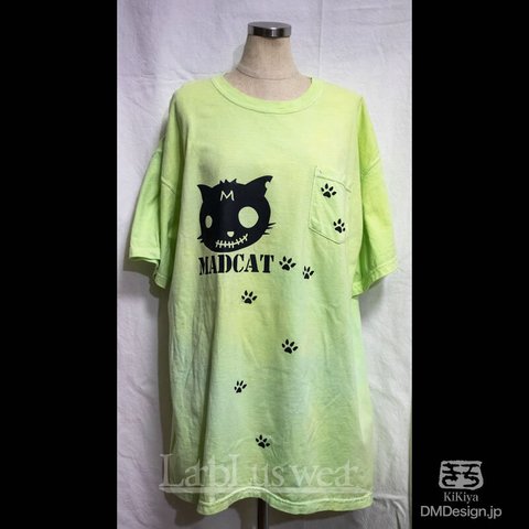 (XL)手染め+プリント一点もの「黄緑」MADCAT黒猫ポケット付Tシャツ（1-444）