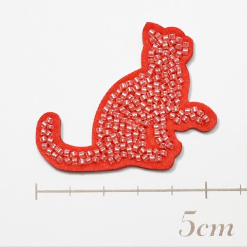 かわいい刺繍ワッペン　ガラスビーズ猫2　シール付き　赤　アップリケ