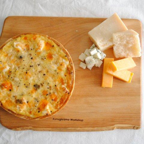 "チーズ増量できます" 4種のチーズとジャガイモ・オニオンのキッシュ