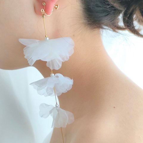 new　純白　ふわふわドレス　　　　　　　上品　蝶ばね式イヤリング　チタンピアス　ウェディング　ブライダル　結婚式　披露宴　挙式　前撮り　フォトウェディング　シフォン　レース　フラワーアクセサリー