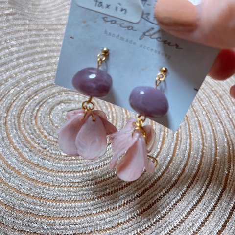 くすみピンク花びらピアス/イヤリング