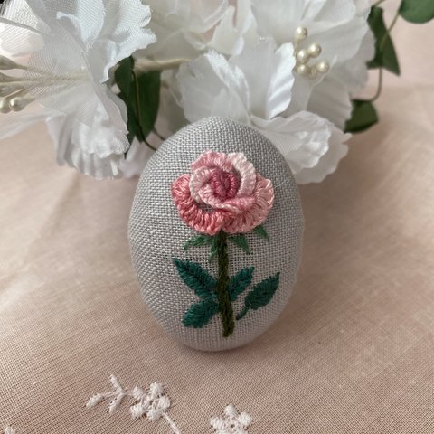 刺繍ブローチ　〜薔薇　一輪〜