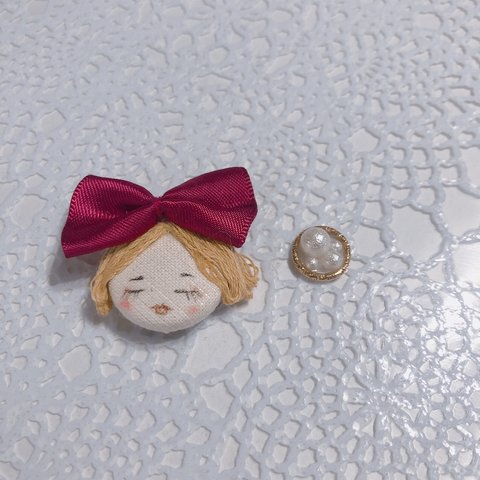 女の子モチーフピアス