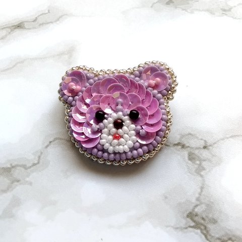 くまの刺繍 ブローチ 紫