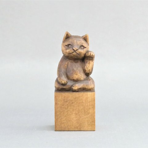 木彫り　左手で招き猫　蜜蝋仕上げ　猫仏2002