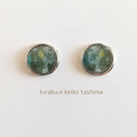 kiraku. ✕ art　絵画イヤリングorピアス　レジン　花　グレー　青　黄