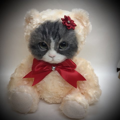 白くまの着ぐるみ🧸❤️　ぬいぐるみ　羊毛フェルト　テディキャット　cat  スコティッシュ　キジ白　お座りで約20センチ