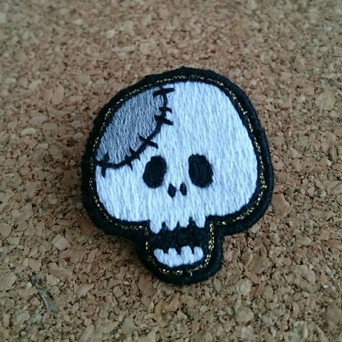 刺繍ブローチ『ハロウィン・スカル』