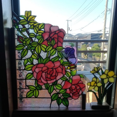 ステンドグラスパネル　ツル薔薇とミニ水仙