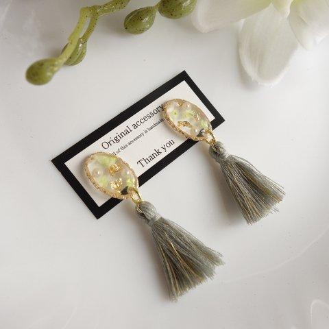 yellow flower petal× gray tassel イヤリング/ピアス